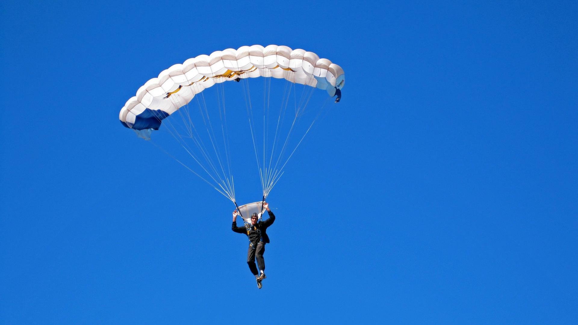 篮球直播账号内容多样化教育娱乐兼顾扩大传播受众，篮球网络直播平台